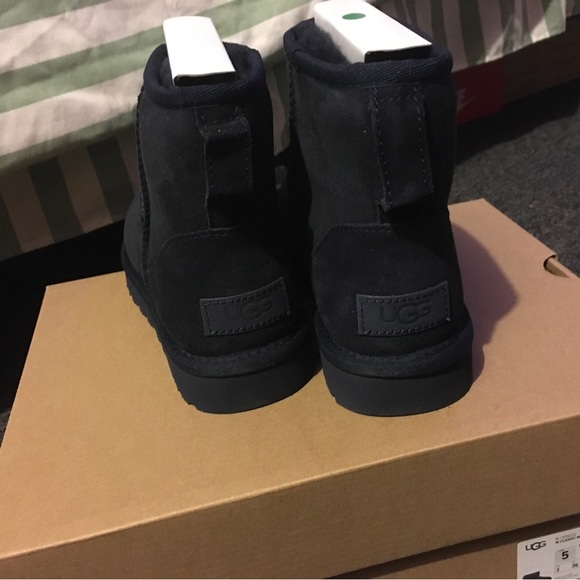 New Ugg classic mini II boot - Picture 9 of 9